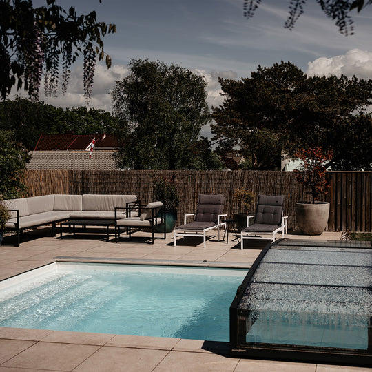 Bild som visar förlängningsskenor till pooltak Leia